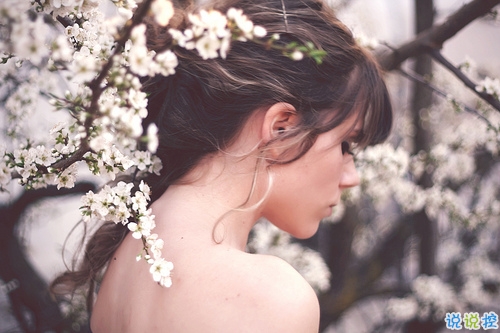 关于爱情简单精辟的一句话说说带图片 我和世界只差一个你15