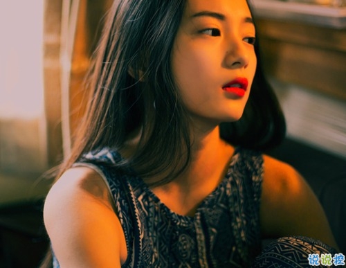 关于爱情简单精辟的一句话说说带图片 我和世界只差一个你5