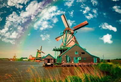 唯美图片说说：最小的彩虹在眼泪里，最美的年华在记忆里